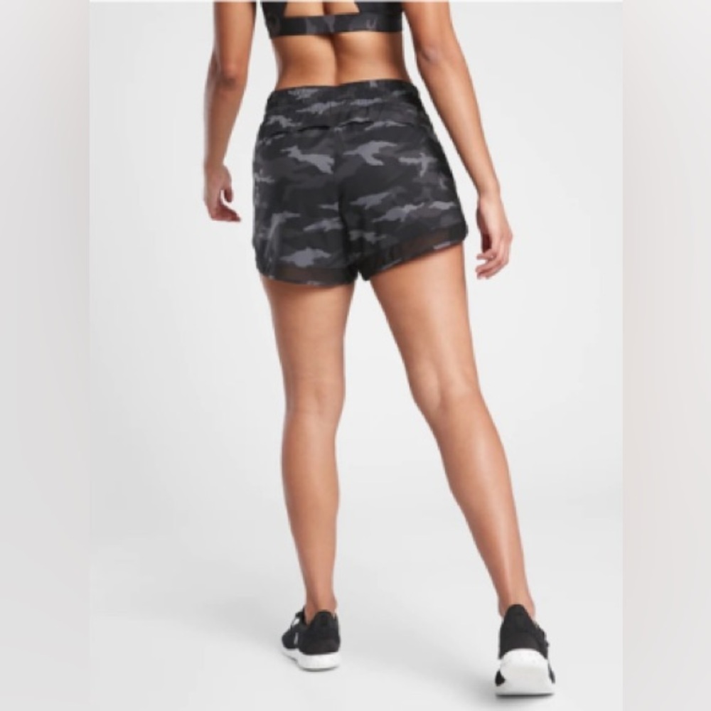 Athleta Mesh Racer Run Mid Rise 4 Short Sz M - Picture 2 of 6